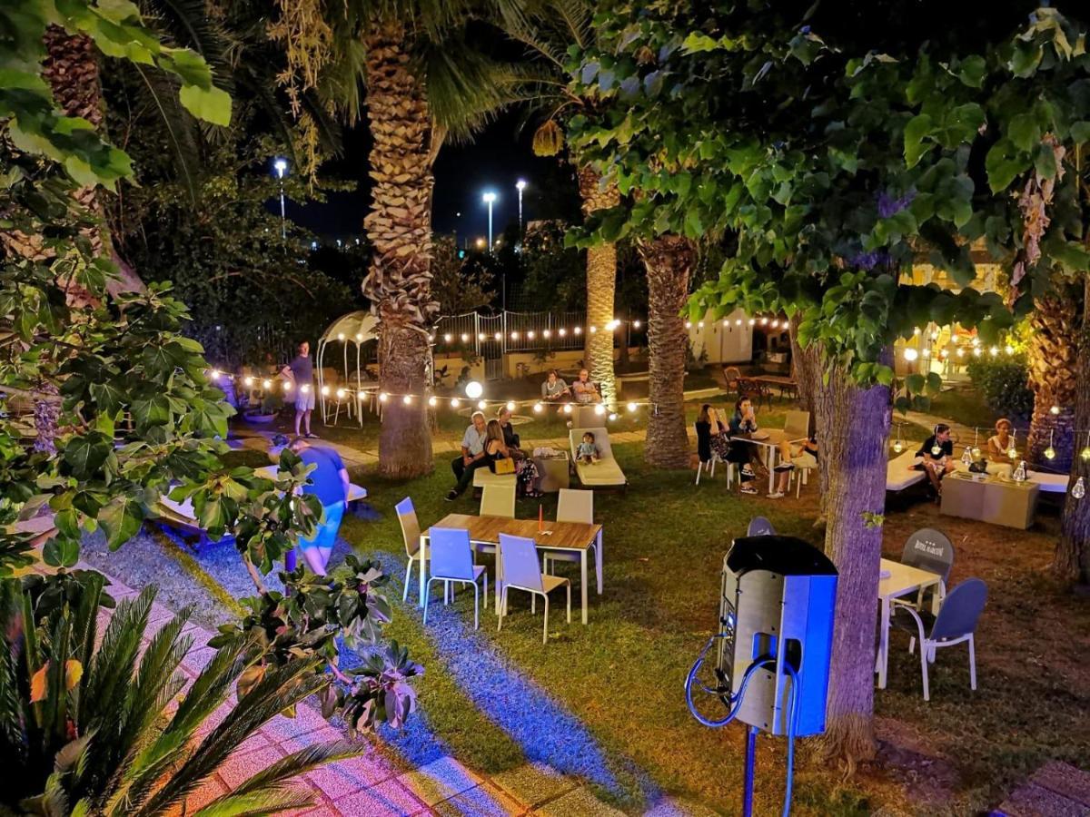 Hotel Marconi Сан Бенедето дел Тронто Екстериор снимка