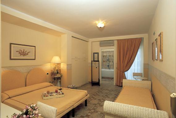 Hotel Marconi Сан Бенедето дел Тронто Екстериор снимка