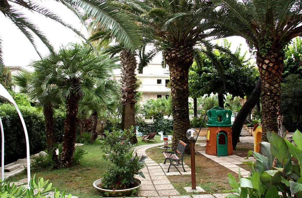 Hotel Marconi Сан Бенедето дел Тронто Екстериор снимка