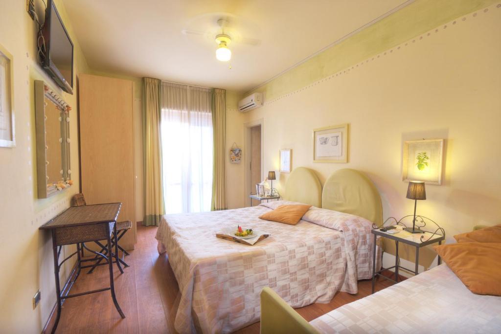 Hotel Marconi Сан Бенедето дел Тронто Стая снимка