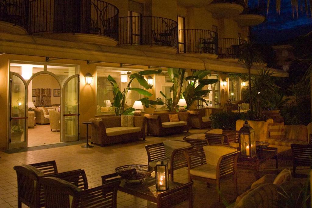Hotel Marconi Сан Бенедето дел Тронто Екстериор снимка