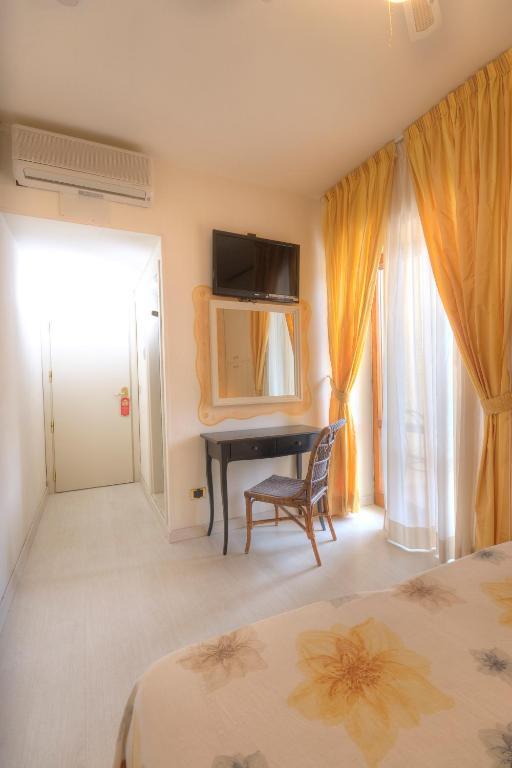 Hotel Marconi Сан Бенедето дел Тронто Стая снимка